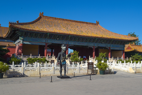 MARKUS LÜPERTZ’s sculpture Uranus was placed in front of Taimiao Temple, Beijing, as part of the “Deutschland 8” exhibition. Courtesy Foundation for Art and Culture, Bonn.