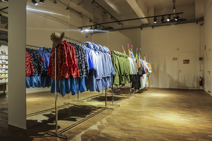 Installation view of MICHELANGELO PISTOLETTO’s Memory Wardrobe, 2017, mirror and clothes, dimensions variable, at “The Szechwan Tale. China, Theater and History,” at FM Center for Contemporary Art, Milan, 2018. Photo by Alessandra di Consoli. Courtesy Cittadellarte-Fondazione Pistoletto, Biella.