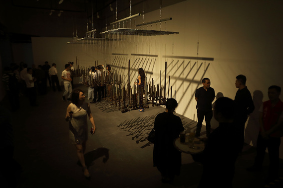 Installation view of ARND CHRISTIAN MÜLLER’s Malleus-Sound Field, 2017, stainless steel and steel, dimensions variable, at the Shenzhen Biennale, 2018. Courtesy Shenzhen Art-tweet Arts Center.