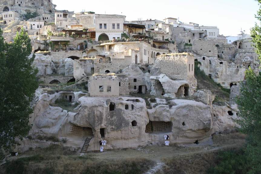 The town of Ortahisar and Balkanderesi Valley. Below is BABI BADALOV’s multi-part installation Pippa Bacci (2018), which was dedicated to female victims of violence in Turkey. The t-shirts were written with phrases echoing the names of infamous femicides, such as 20-year-old university student Özgecan Alsan, who was killed after resisting rape on a public minibus, and artist Pippa Bacca, who was raped and killed in 2008 while she was crossing Turkey wearing a wedding dress, in a long-duration performance piece between Milan and Jerusalem.