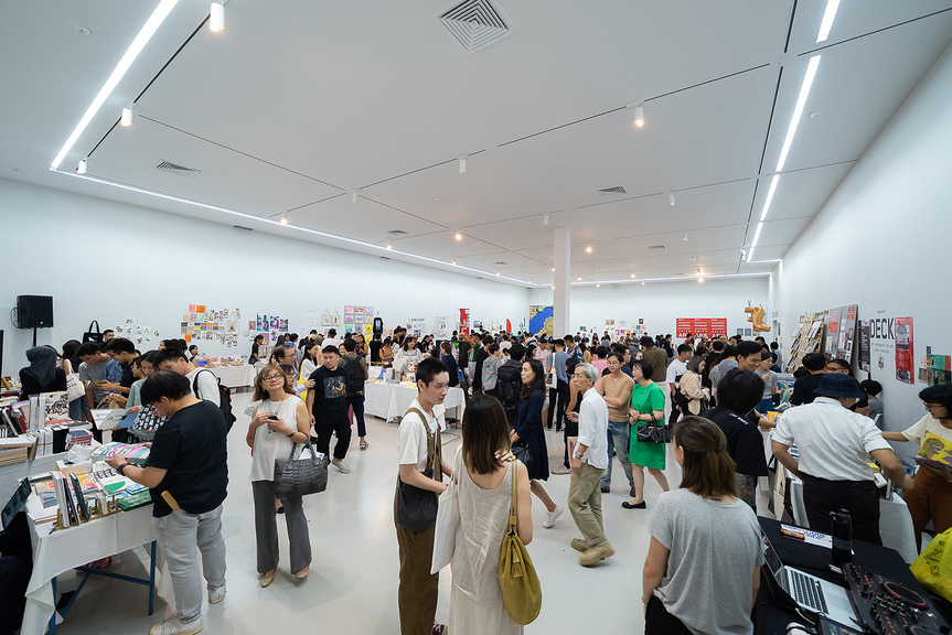 The 2018 Singapore Art Book Fair included over 60 exhibitors from Singapore and abroad. In addition to printed books and magazines, there were posters, tote bags, clothing and pins on offer. Courtesy NTU Centre for Contemporary Art Singapore.