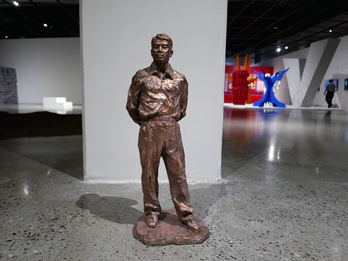 OLIVER LARIC’s Mansudae Overseas Project (2013) is a sculpture made by Ri Sun Myong, an artist of merit at the Mansudae art studio in Pyongyang.