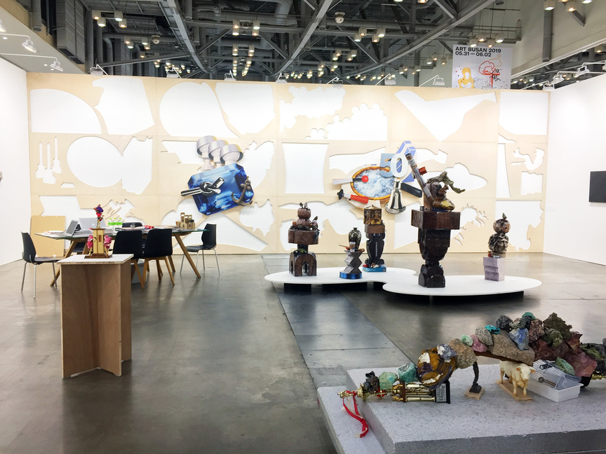 Arario Gallery’s (Seoul/Cheonan/Shanghai) booth, featuring (background, center) OSANG GWON’s mixed-media sculptural pieces, as well as works by HWANG GYUTAE, CHANGHONG AHN, KOHEI NAWA and LEE DONGWOOK.