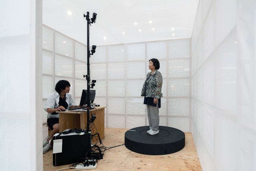 GREGOR SCHNEIDER’s first work, Dying and the Extension of Life (all works 2019 unless otherwise stated), at the Duo Dome atrium of JR Kobe Metro Station, invited visitors over the age of 75 to create their own avatars via a 3D scanner. These avatars could be viewed through a mobile app at the last stop (following Schneider’s suggested route). Courtesy Art Project Kobe 2019: “TRANS-.”